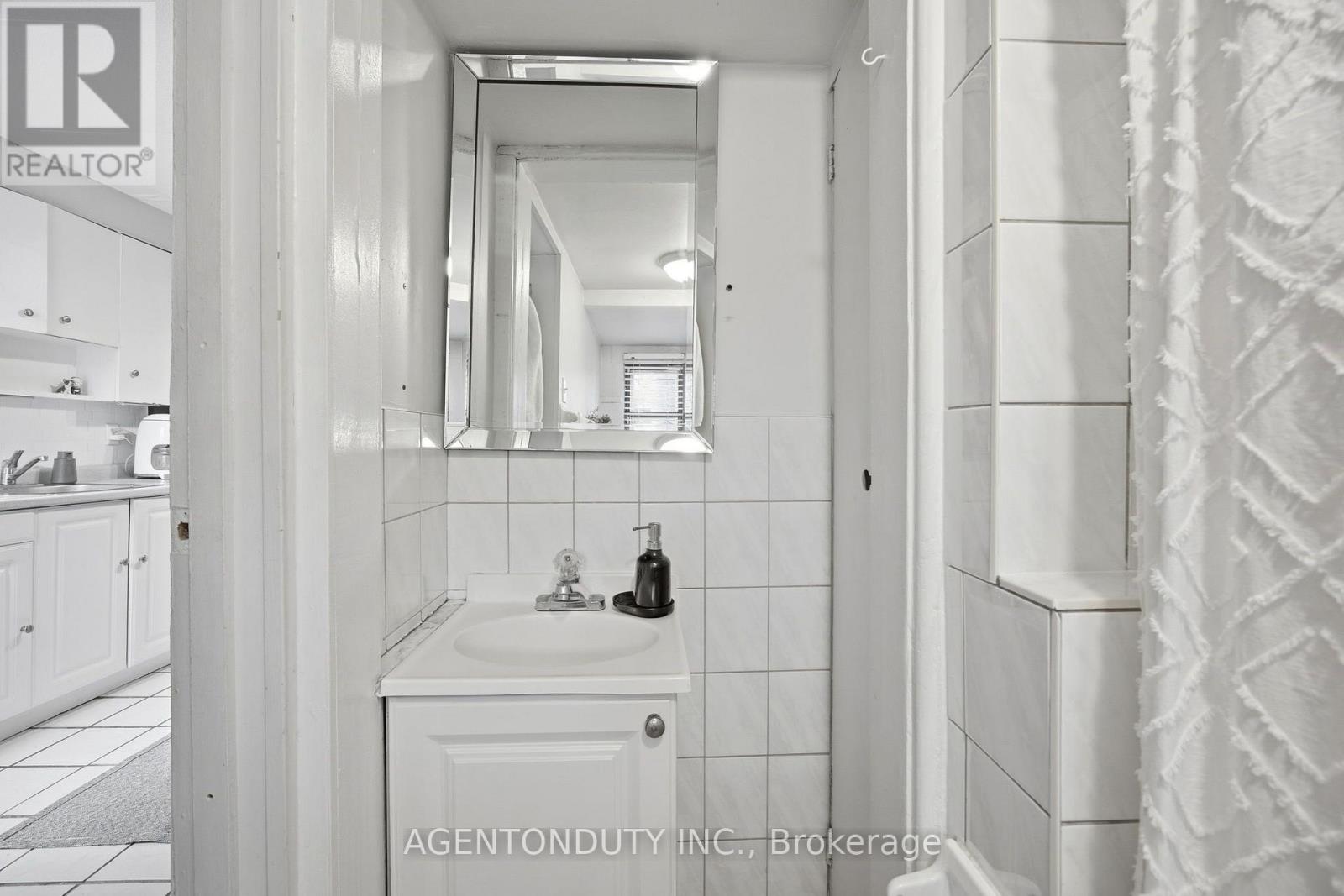 51 Perth Avenue, Toronto, Ontario  M6R 2C1 - Photo 12 - C13752048