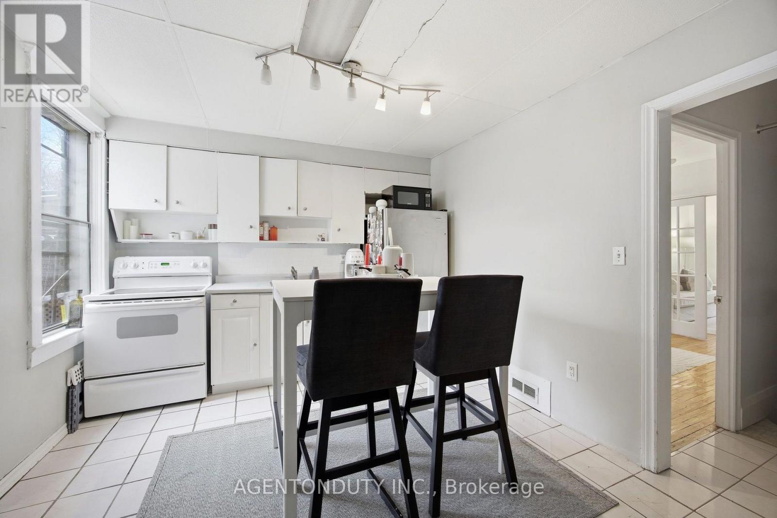51 Perth Avenue, Toronto, Ontario  M6R 2C1 - Photo 9 - C13752048