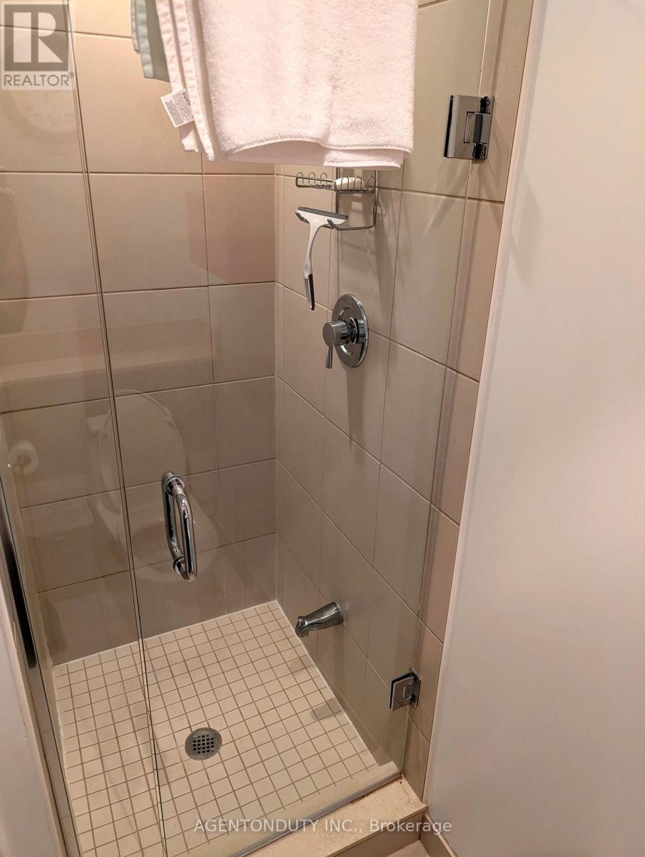 1009 - 35 Balmuto Street, Toronto, Ontario M4Y 0A3 - Photo 2 - C13752054