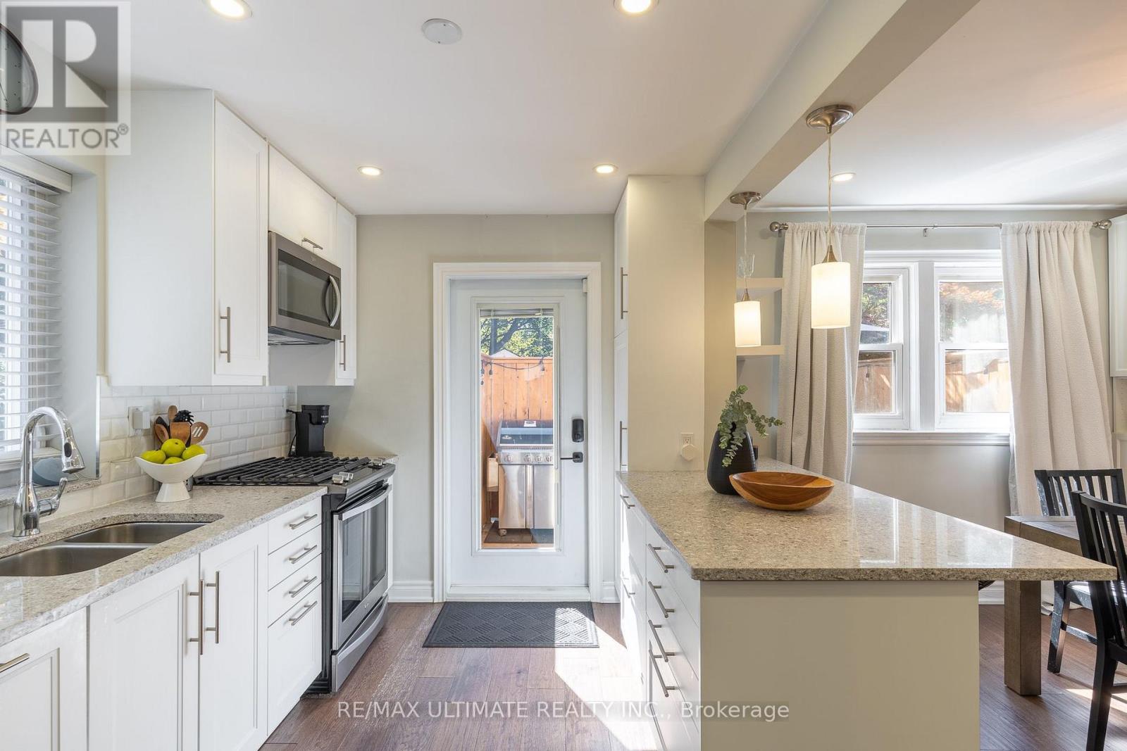 3 Thursfield Crescent, Toronto, Ontario  M4G 2N4 - Photo 11 - C13752072