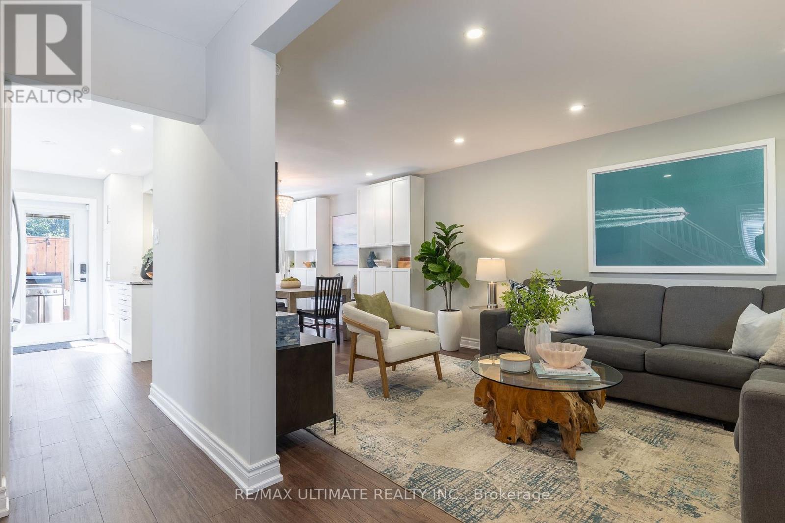 3 Thursfield Crescent, Toronto, Ontario  M4G 2N4 - Photo 15 - C13752072