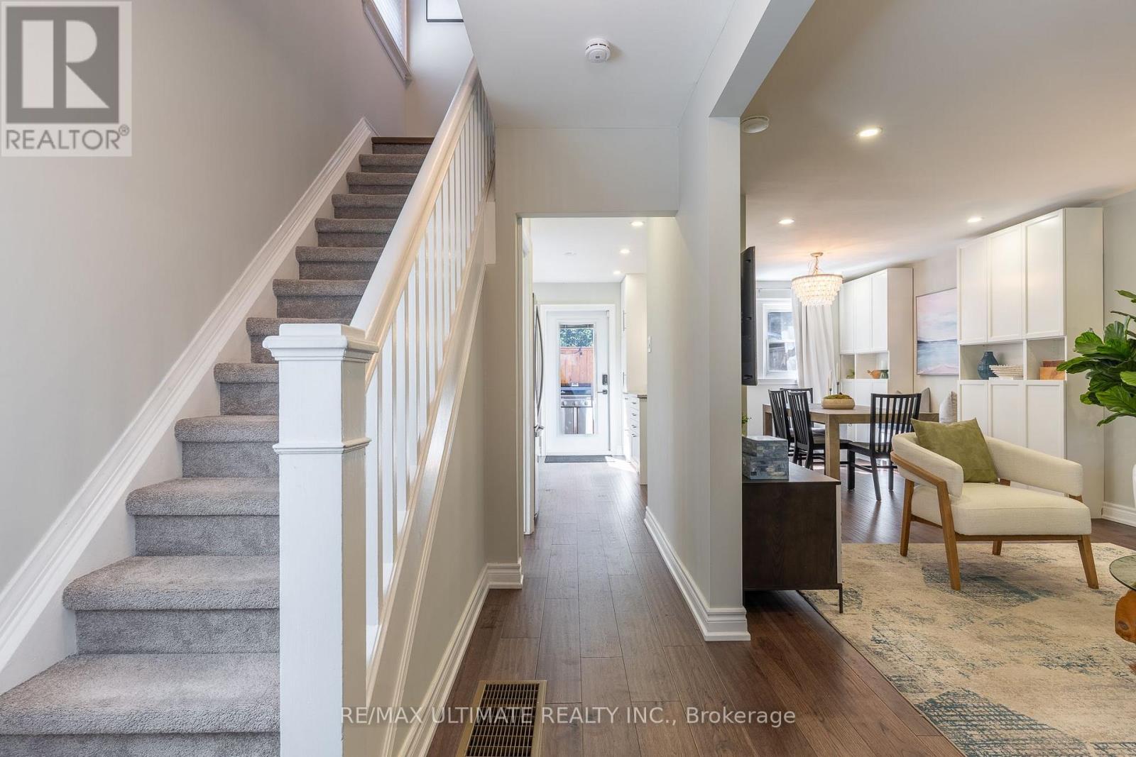 3 Thursfield Crescent, Toronto, Ontario  M4G 2N4 - Photo 16 - C13752072