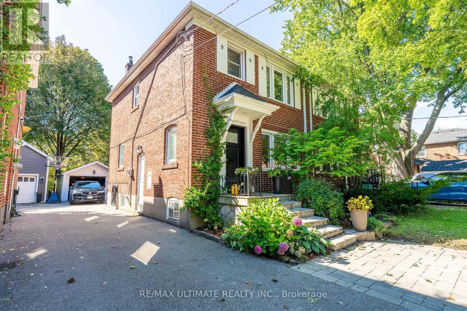 3 Thursfield Crescent, Toronto, Ontario  M4G 2N4 - Photo 2 - C13752072