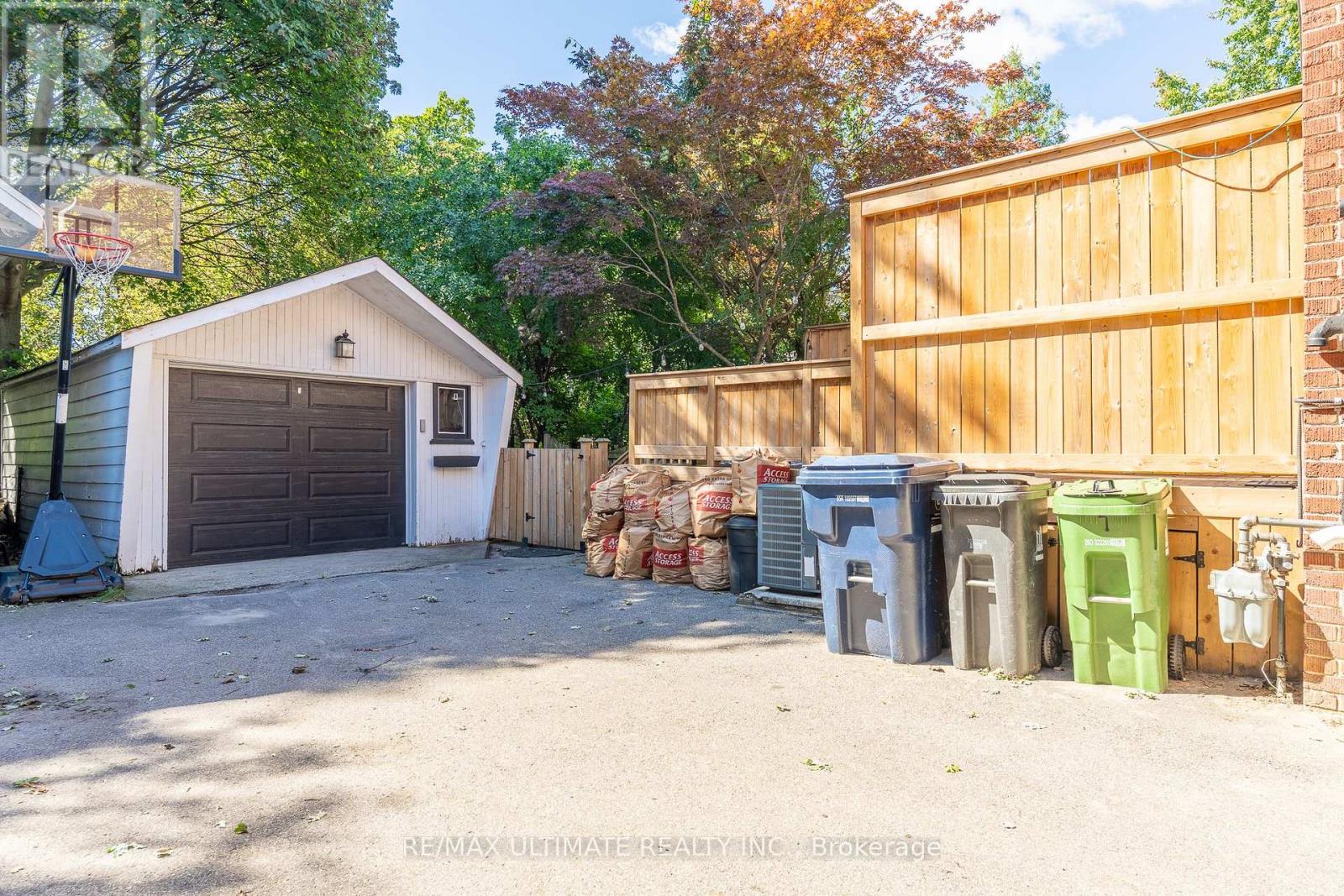 3 Thursfield Crescent, Toronto, Ontario  M4G 2N4 - Photo 31 - C13752072