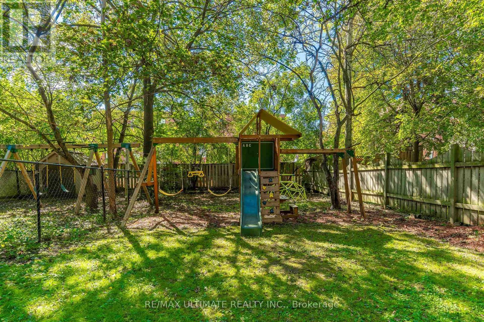 3 Thursfield Crescent, Toronto, Ontario  M4G 2N4 - Photo 34 - C13752072