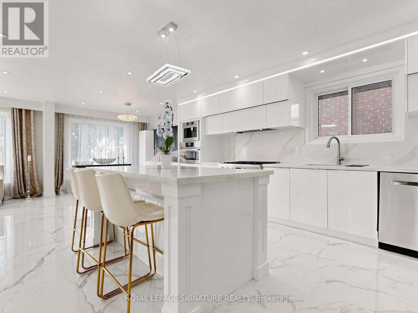 31 Tollerton Avenue, Toronto, Ontario  M2K 2H1 - Photo 8 - C13752090