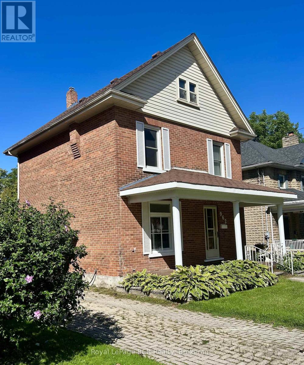 962 7th Avenue E, Owen Sound, Ontario  N4K 2Y8 - Photo 1 - X13751932