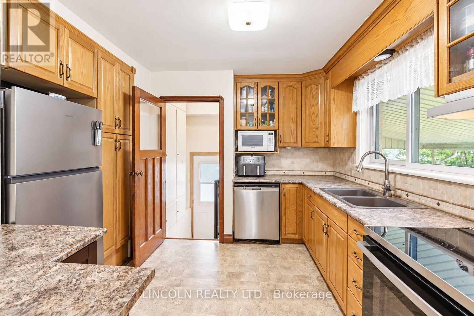 3 Brown Street, Clarington, Ontario  L1C 2P7 - Photo 10 - E13751846