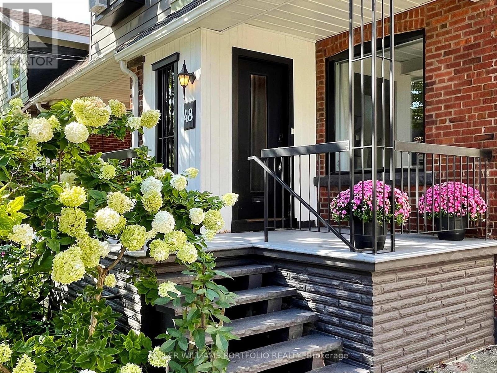 48 Hiltz Avenue, Toronto, Ontario M4L 2N5 - Photo 2 - E13751906