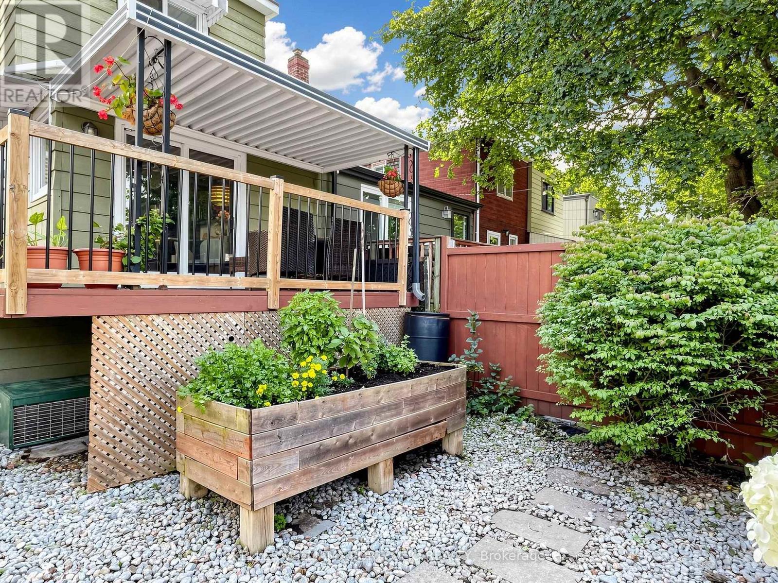 48 Hiltz Avenue, Toronto, Ontario M4L 2N5 - Photo 39 - E13751906
