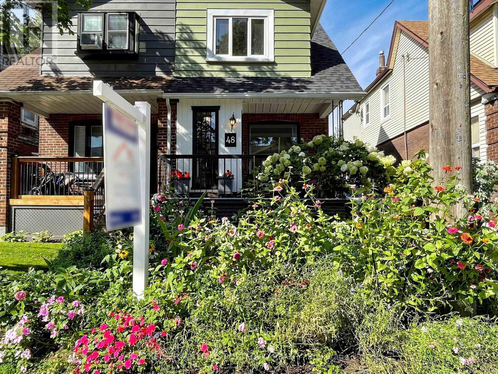 48 Hiltz Avenue, Toronto, Ontario M4L 2N5 - Photo 4 - E13751906