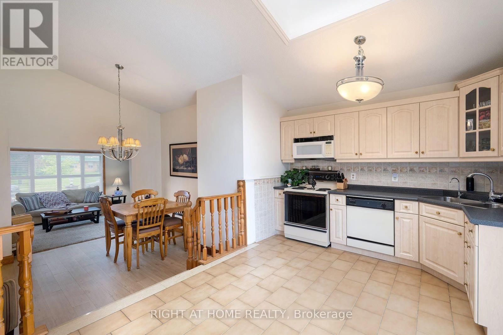 511 Woodcrest Avenue, Oshawa, Ontario  L1J 2T7 - Photo 11 - E13752020