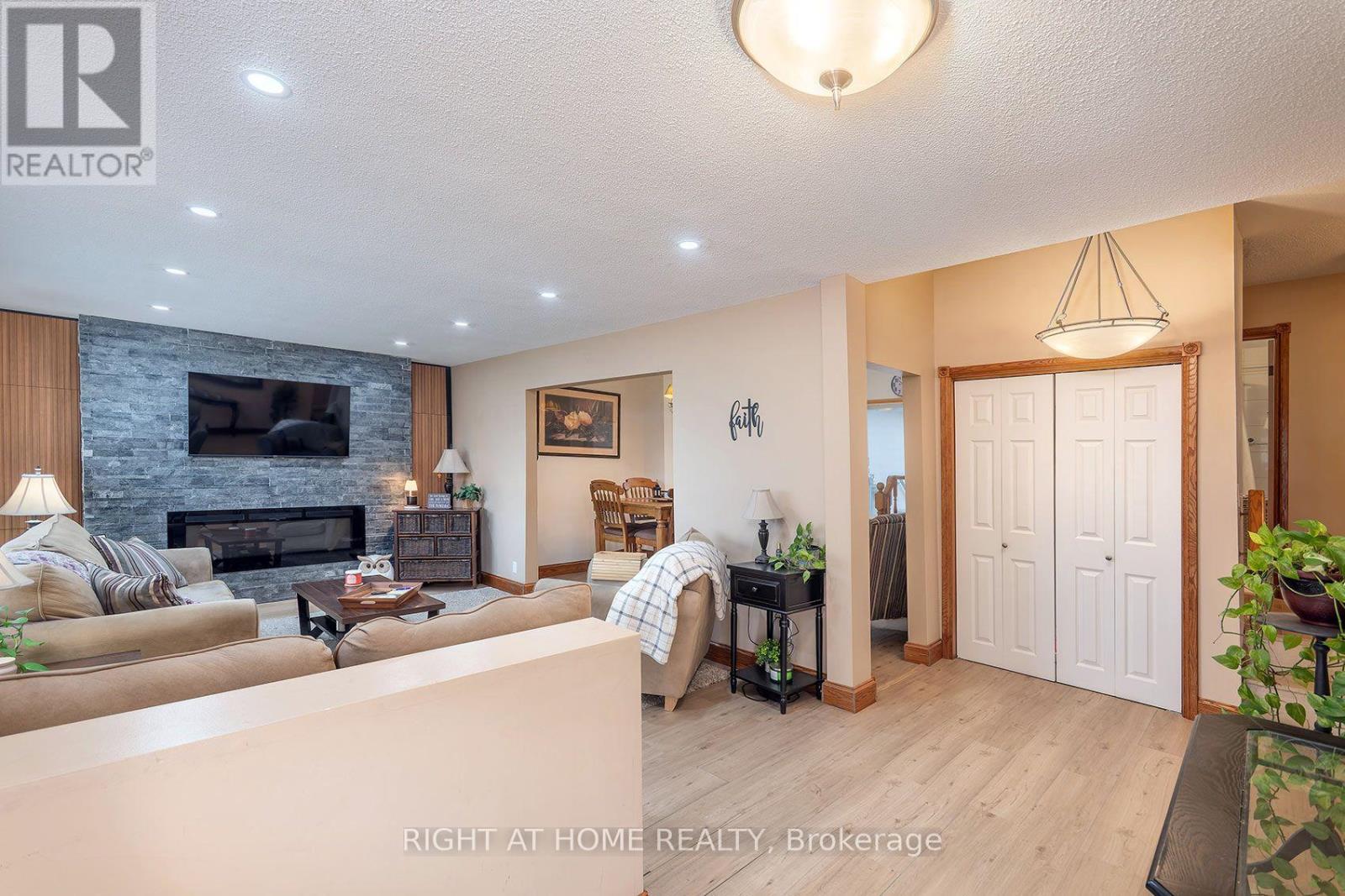 511 Woodcrest Avenue, Oshawa, Ontario  L1J 2T7 - Photo 5 - E13752020