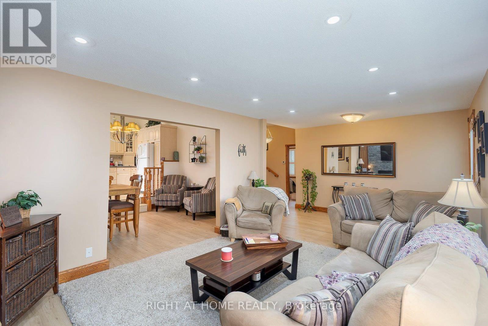 511 Woodcrest Avenue, Oshawa, Ontario  L1J 2T7 - Photo 8 - E13752020