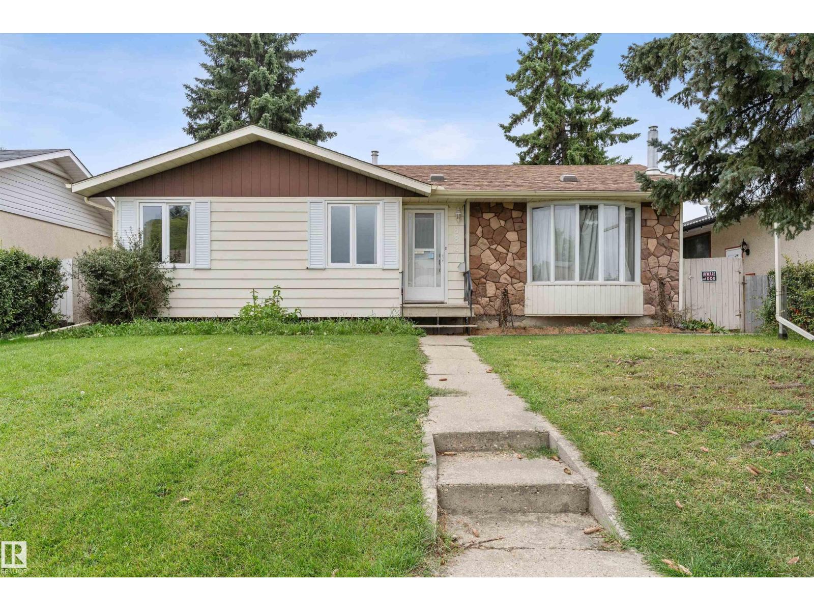 8827 138 AV NW, Edmonton, Alberta