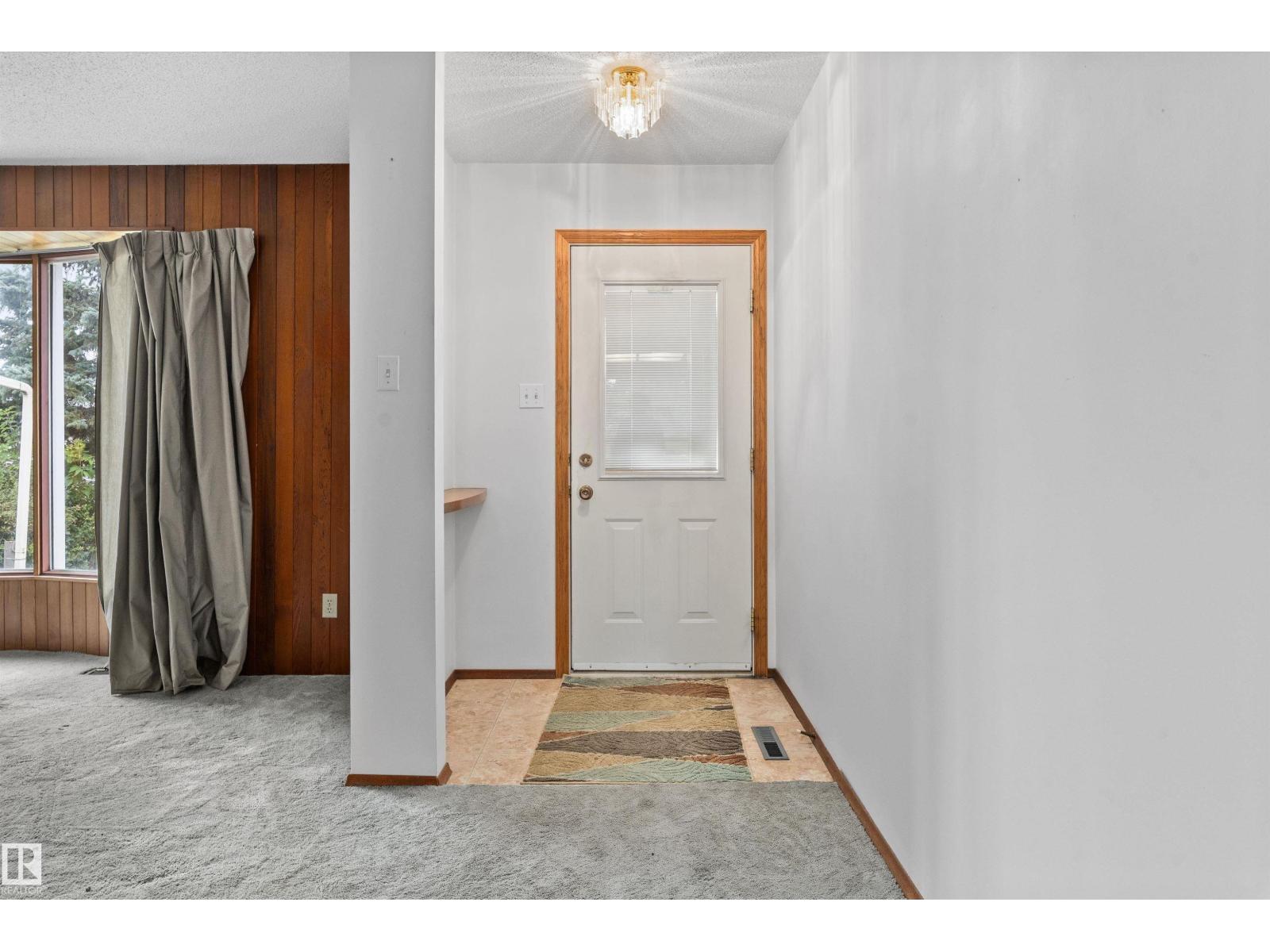 8827 138 Av NW, Edmonton, Alberta  T5E 2A7 - Photo 2 - E4507486