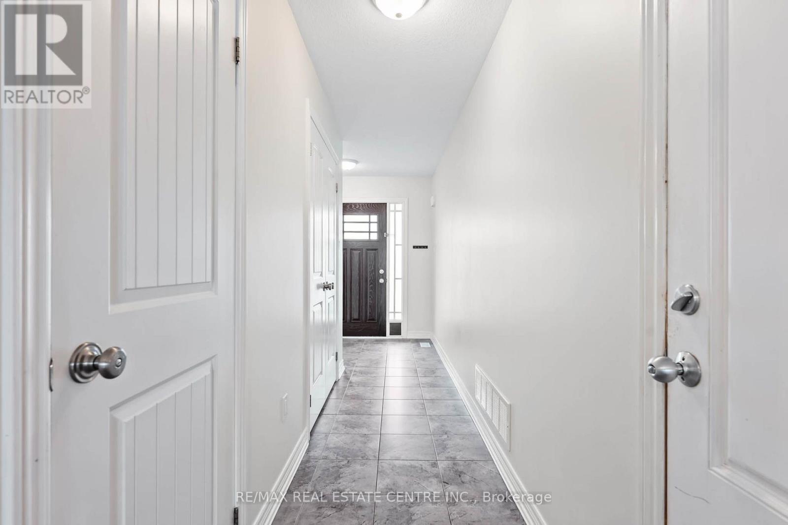 19 Laverty Crescent, Orangeville, Ontario L9W 6T1 - Photo 4 - W13751840
