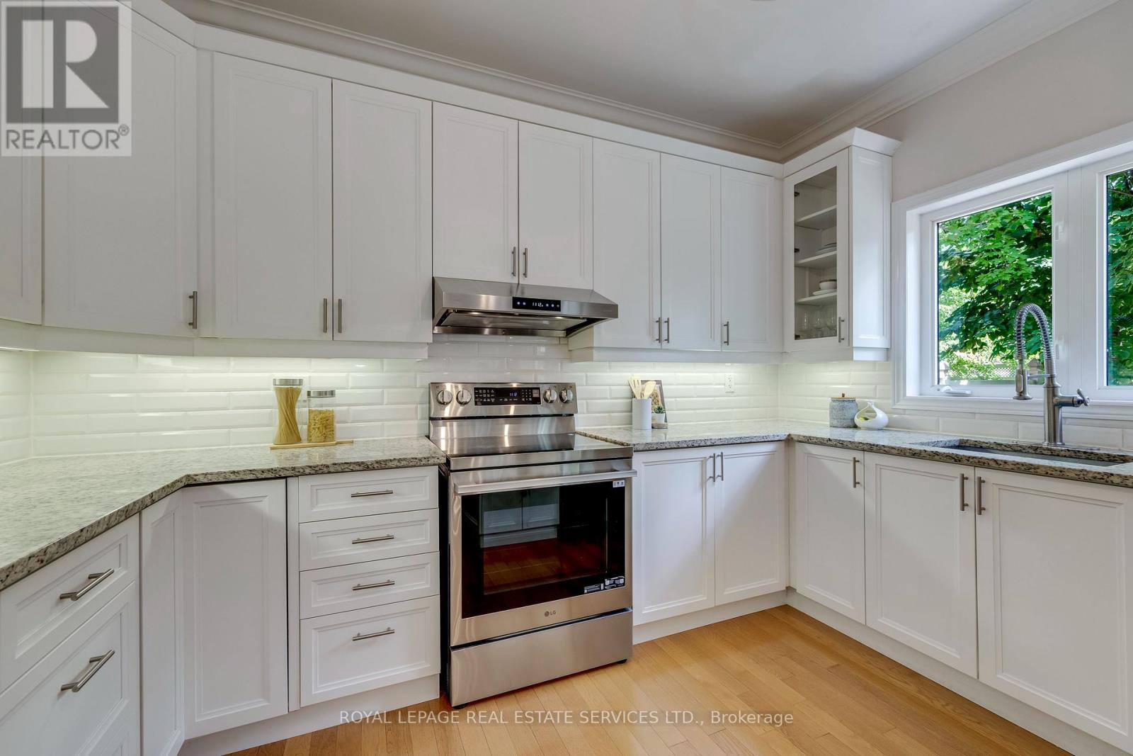 2346 Salcome Drive, Oakville, Ontario  L6H 7N3 - Photo 16 - W13751842