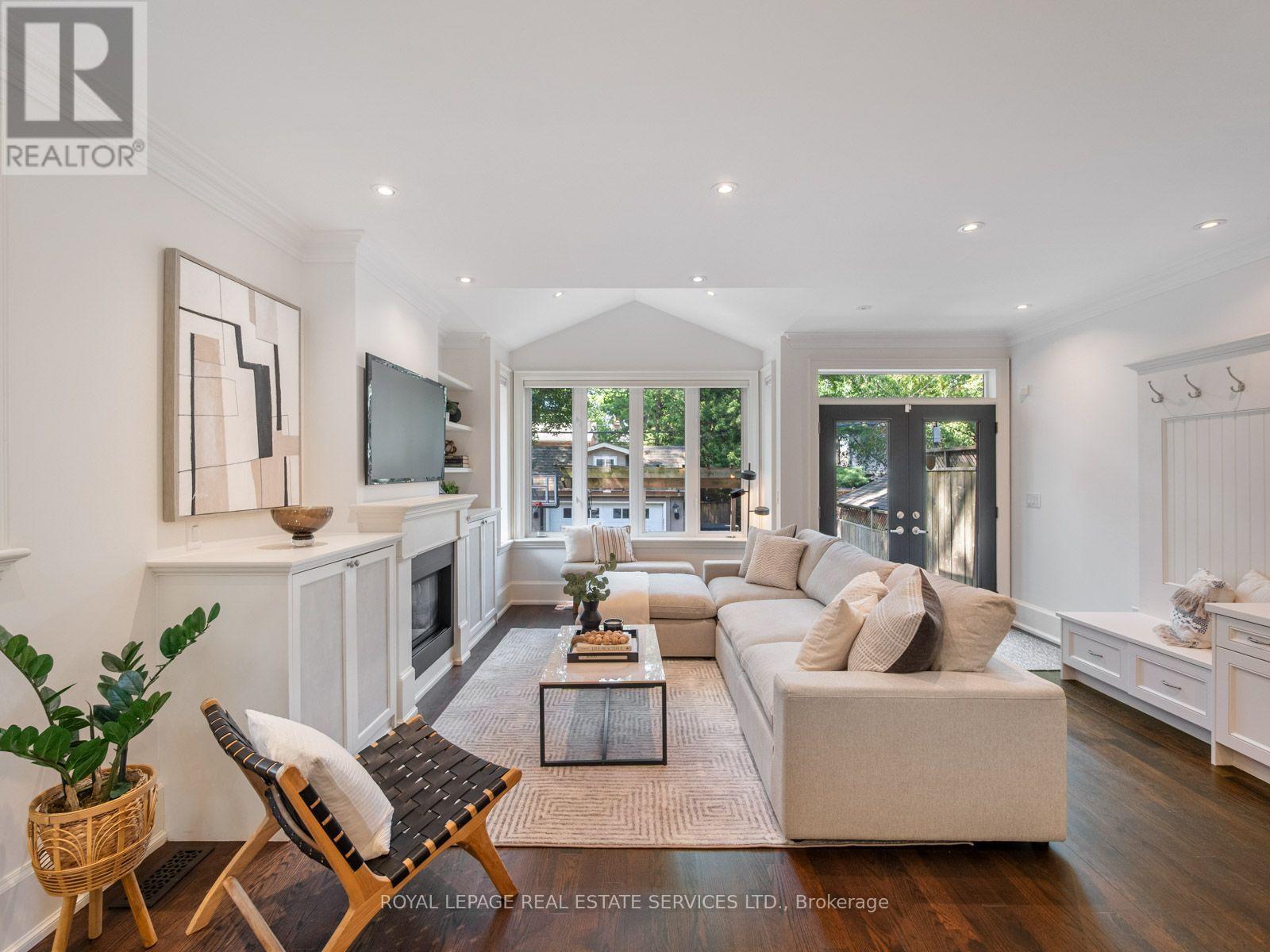 330 Willard Avenue, Toronto, Ontario M6S 3R2 - Photo 9 - W13751972