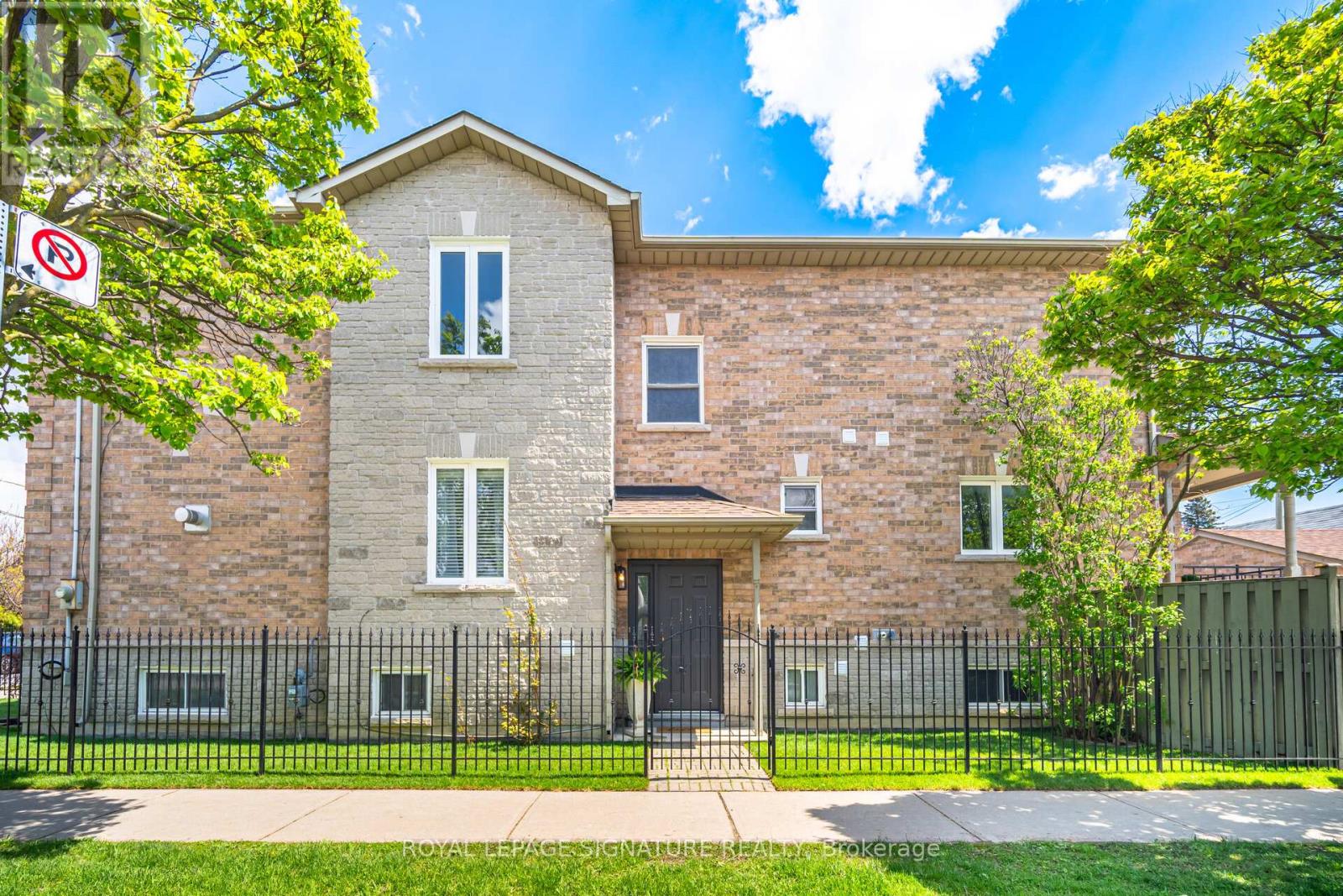 189 Aileen Avenue, Toronto, Ontario M6M 1G1 - Photo 2 - W13751976