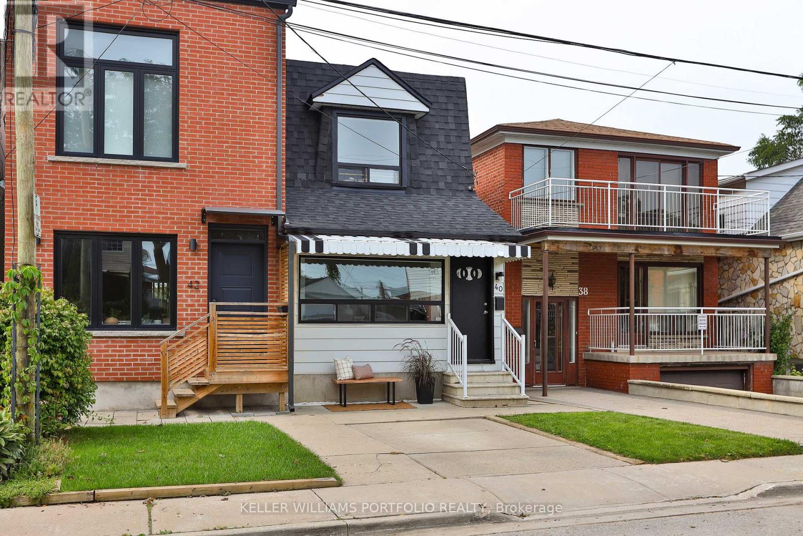 40 Aileen Avenue, Toronto, Ontario M6M 1E6 - Photo 2 - W13751980