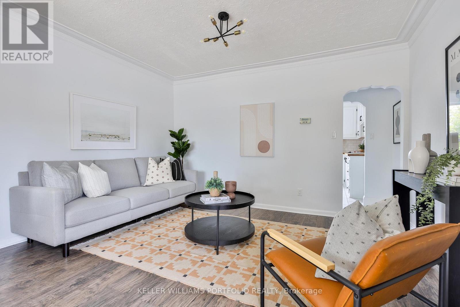 40 Aileen Avenue, Toronto, Ontario M6M 1E6 - Photo 4 - W13751980
