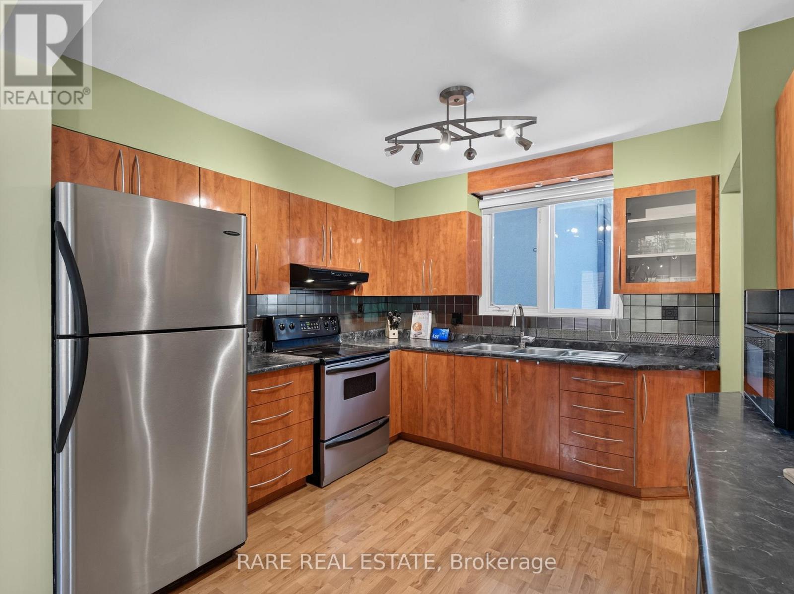 12 Kentroyal Drive, Toronto, Ontario M9P 2M8 - Photo 13 - W13751992