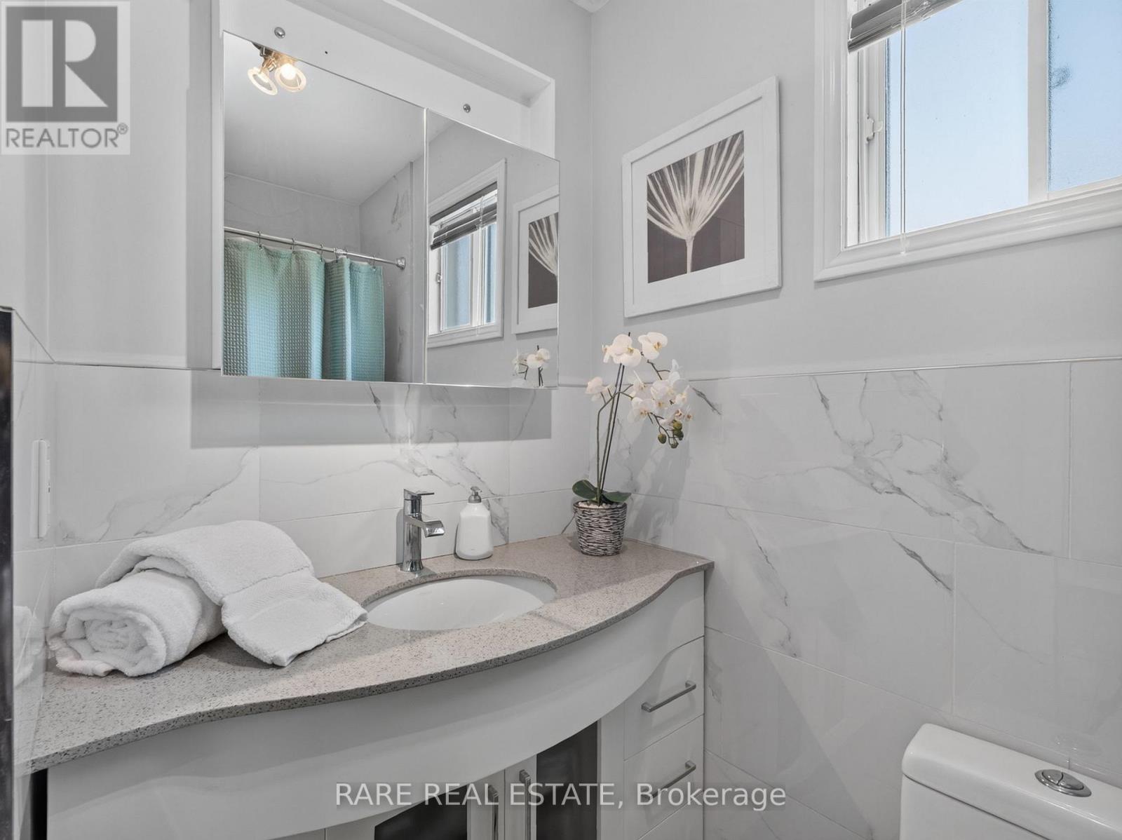 12 Kentroyal Drive, Toronto, Ontario M9P 2M8 - Photo 24 - W13751992