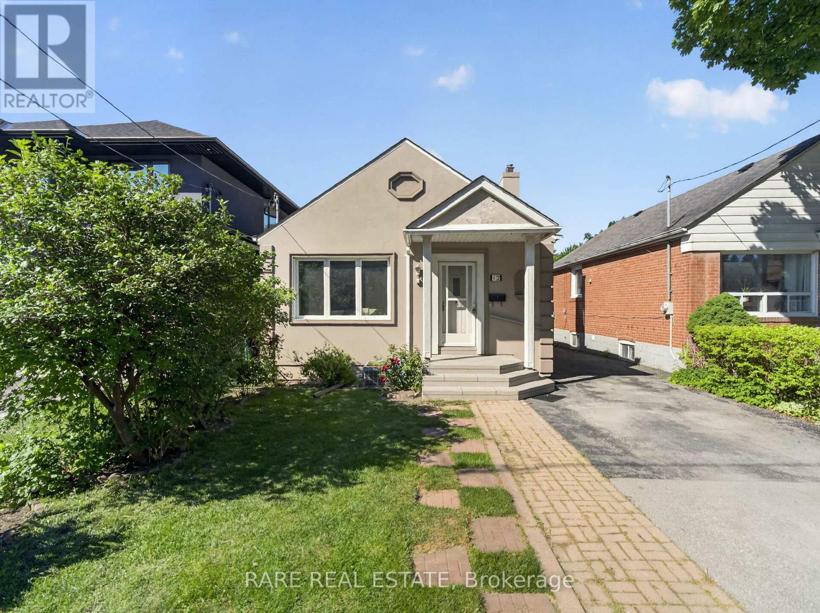 12 Kentroyal Drive, Toronto, Ontario M9P 2M8 - Photo 3 - W13751992