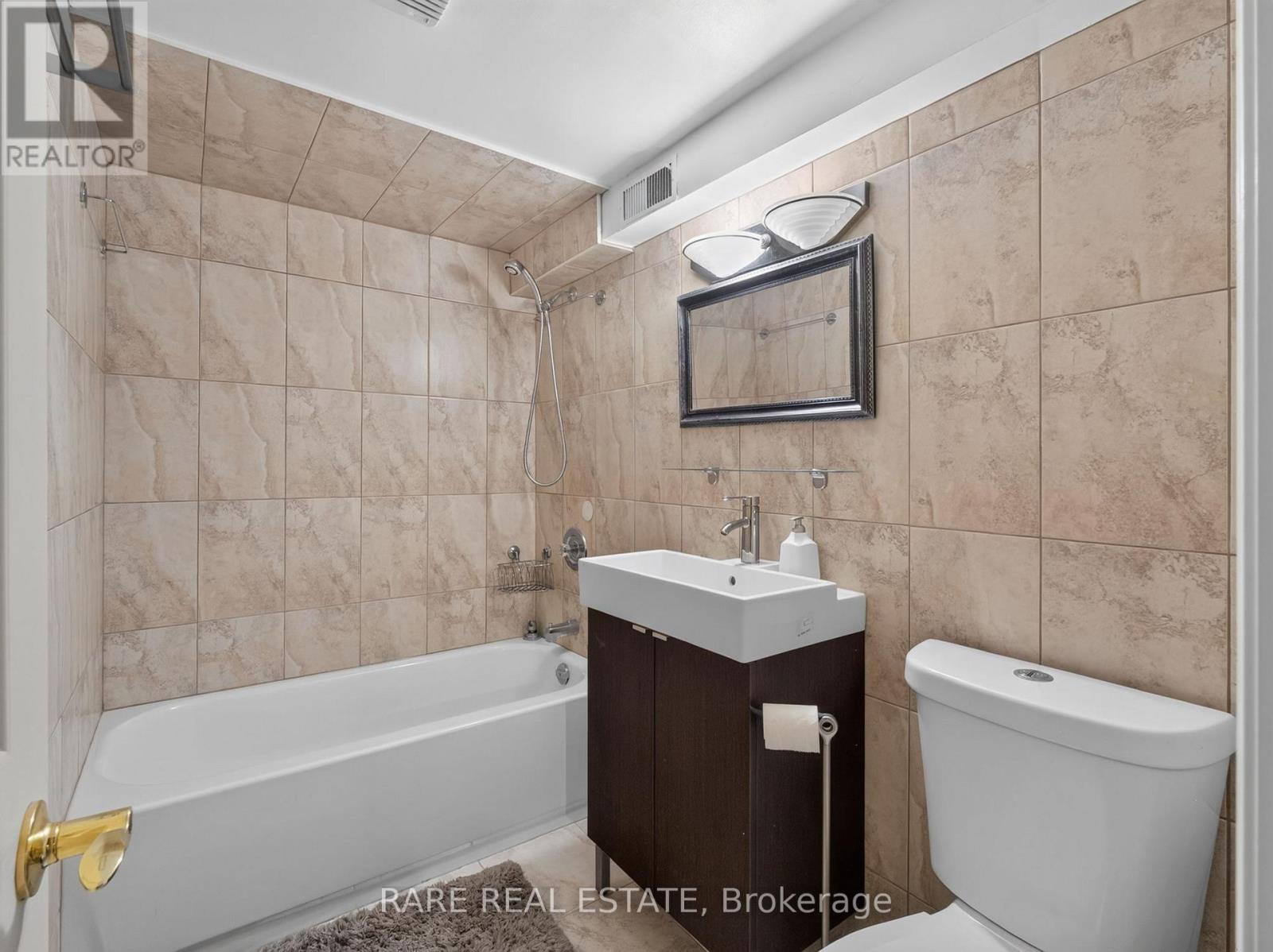 12 Kentroyal Drive, Toronto, Ontario M9P 2M8 - Photo 33 - W13751992