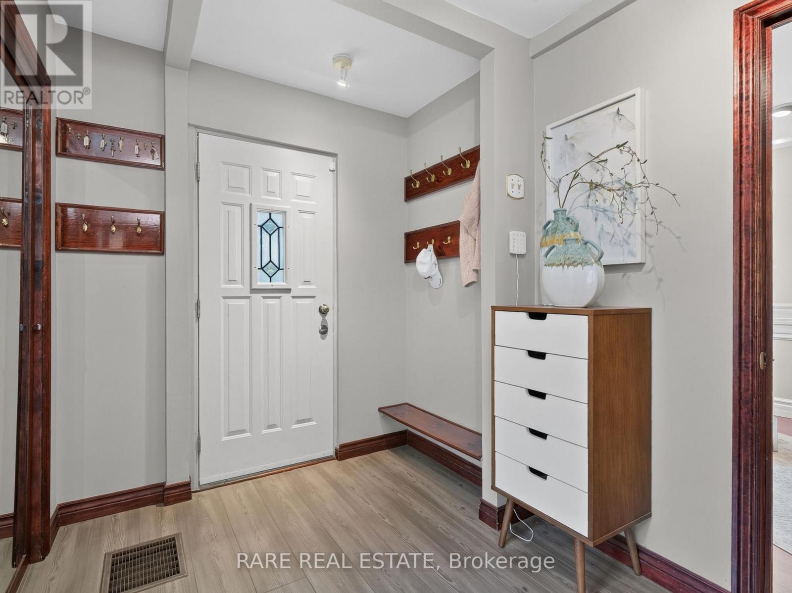 12 Kentroyal Drive, Toronto, Ontario M9P 2M8 - Photo 4 - W13751992