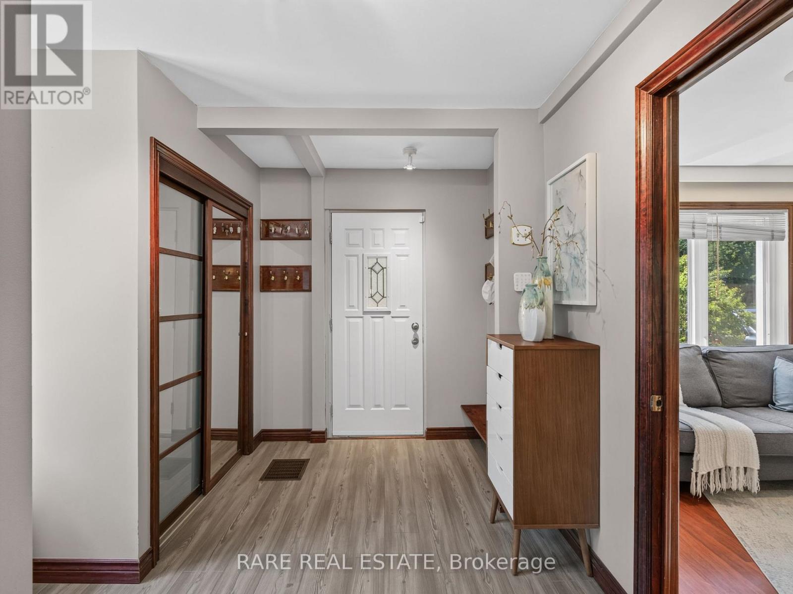 12 Kentroyal Drive, Toronto, Ontario M9P 2M8 - Photo 5 - W13751992