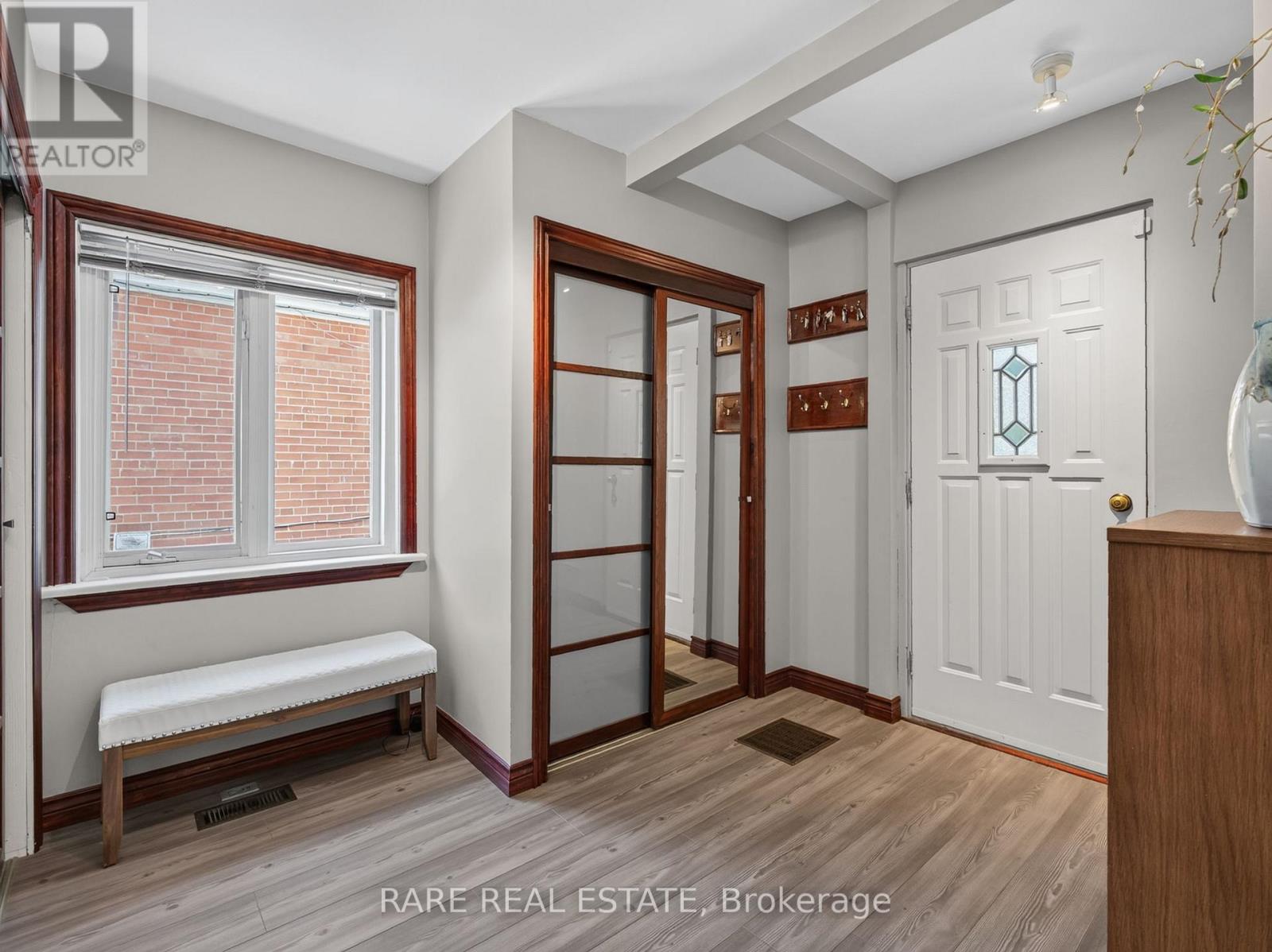 12 Kentroyal Drive, Toronto, Ontario M9P 2M8 - Photo 6 - W13751992