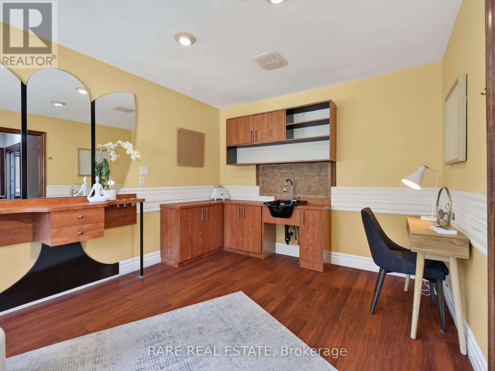 12 Kentroyal Drive, Toronto, Ontario M9P 2M8 - Photo 9 - W13751992