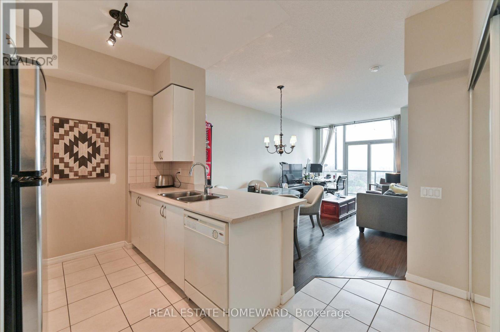 1911 - 60 Heintzman Street, Toronto, Ontario  M6P 5A1 - Photo 5 - W13752058