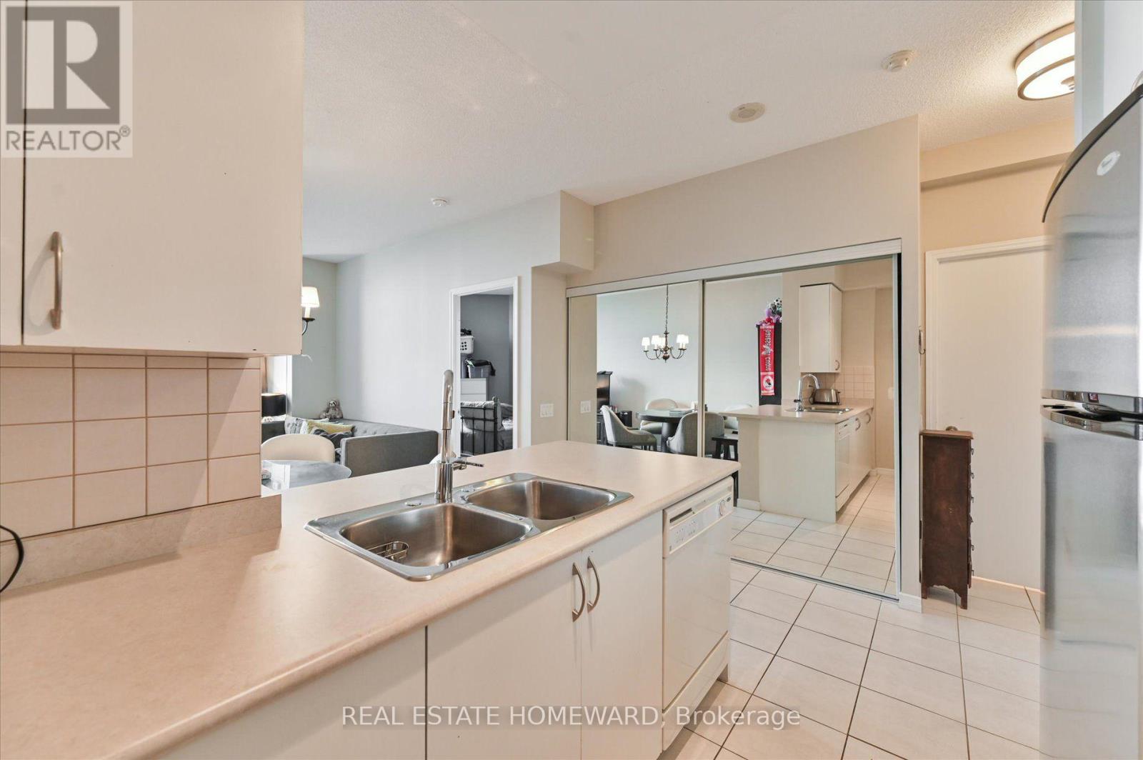1911 - 60 Heintzman Street, Toronto, Ontario  M6P 5A1 - Photo 7 - W13752058