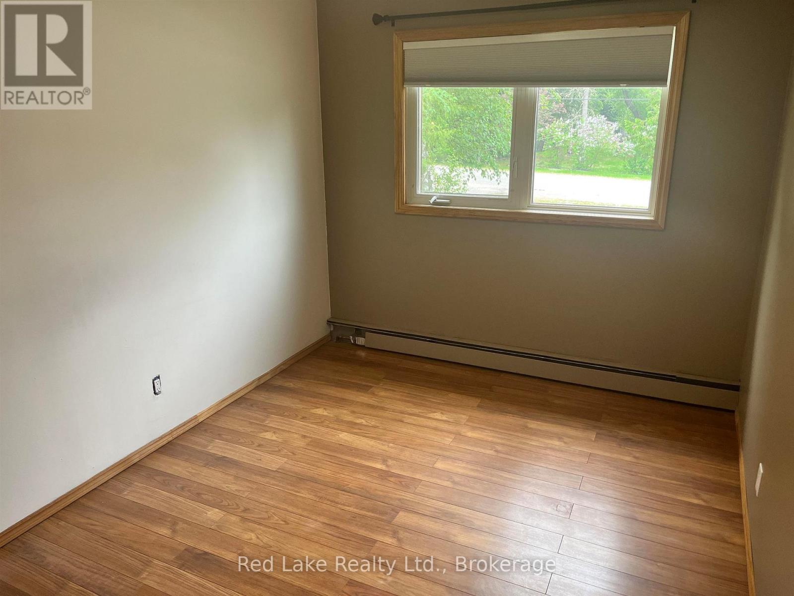 8 John Street, Ear Falls, Ontario  P0V 1T0 - Photo 13 - X13431168