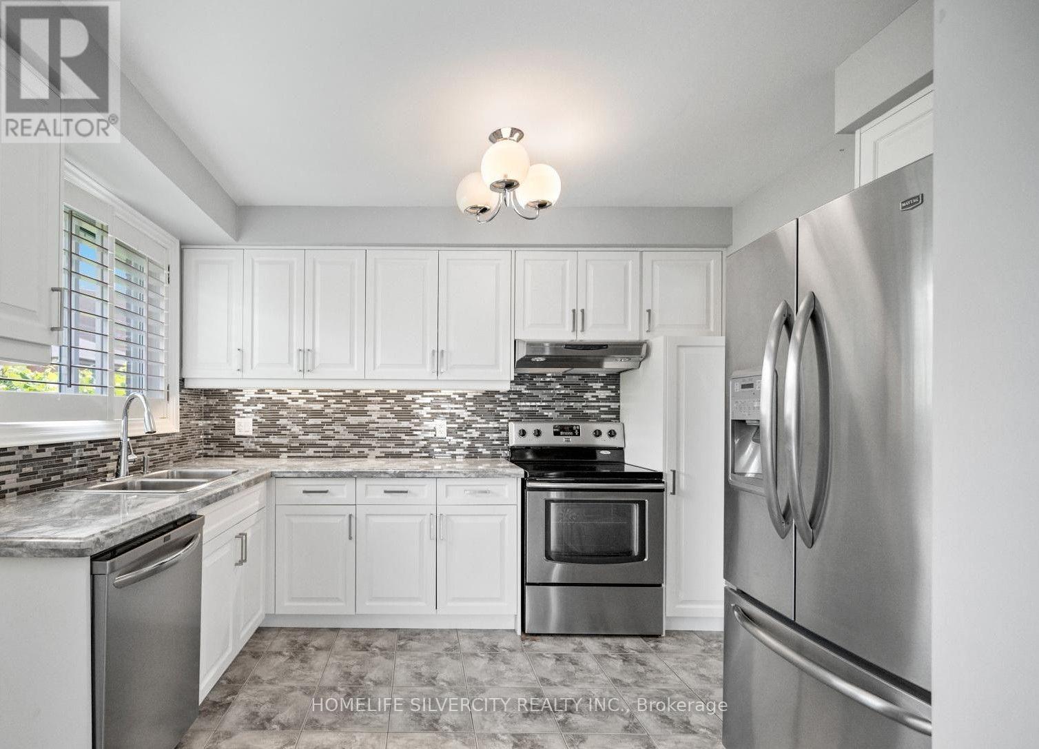 48 Sorlyn Avenue, Toronto, Ontario  M6L 1H8 - Photo 2 - W13747568