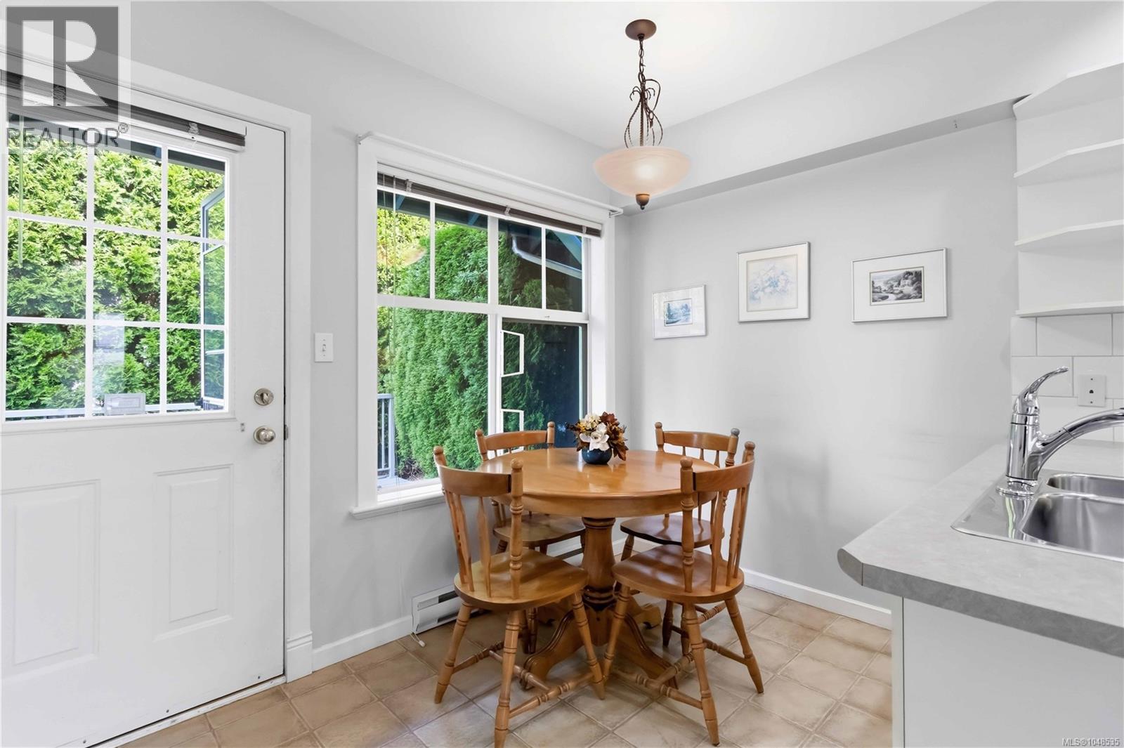 4 4073 Blackberry Lane, Saanich, British Columbia  V8X 5J5 - Photo 10 - 1048535