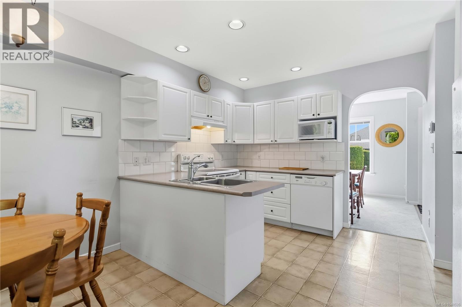 4 4073 Blackberry Lane, Saanich, British Columbia  V8X 5J5 - Photo 7 - 1048535