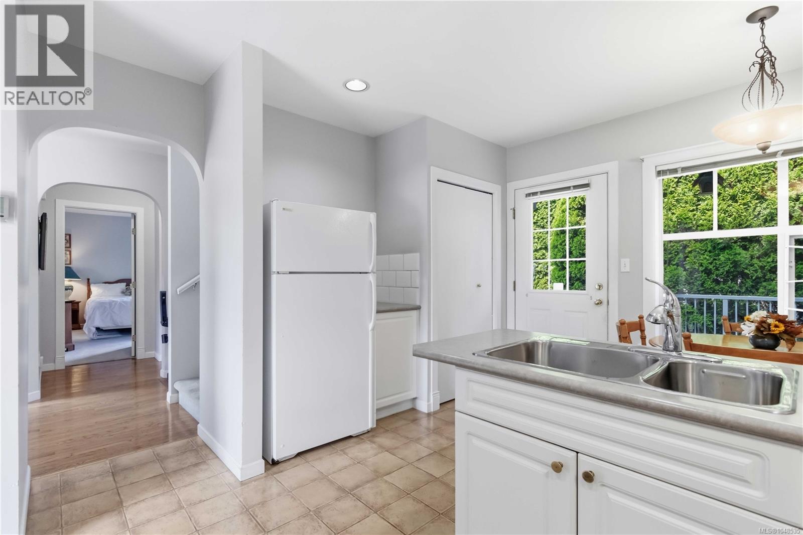 4 4073 Blackberry Lane, Saanich, British Columbia  V8X 5J5 - Photo 9 - 1048535