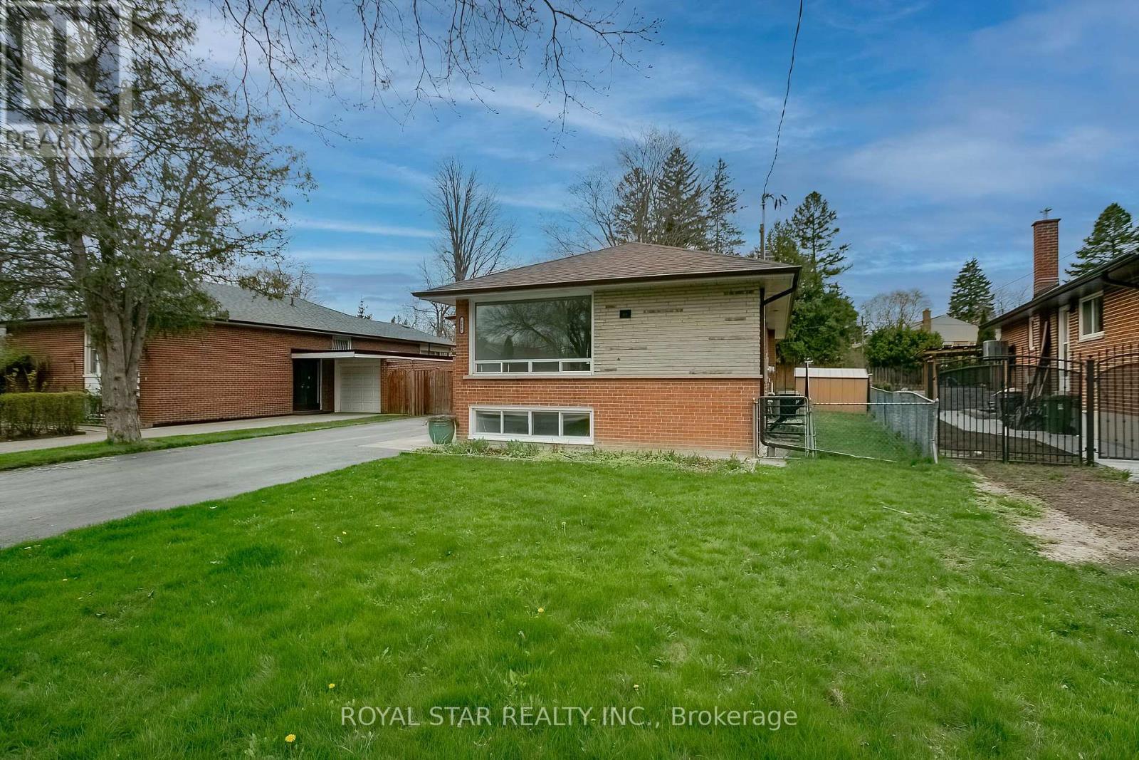 UPPER - 114 WINCOTT DRIVE, Toronto, Ontario