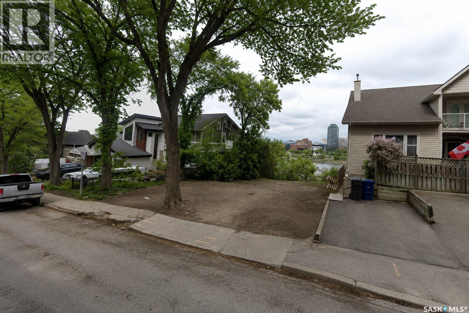 231 11th Street E, Saskatoon, Saskatchewan  S7N 0J5 - Photo 1 - SK047510