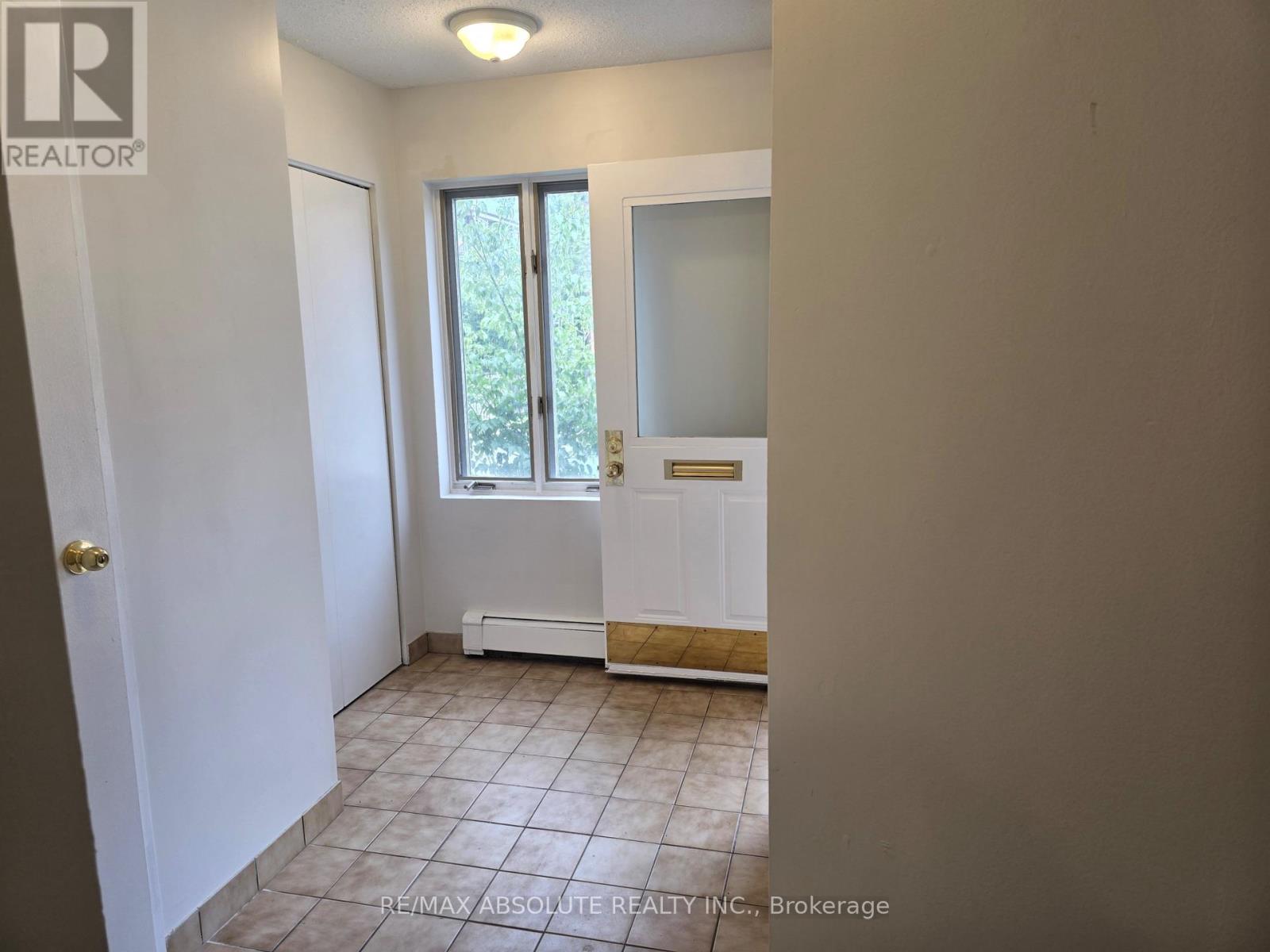 10 Crispin Private, Ottawa, Ontario  K1K 4H5 - Photo 2 - X13752128