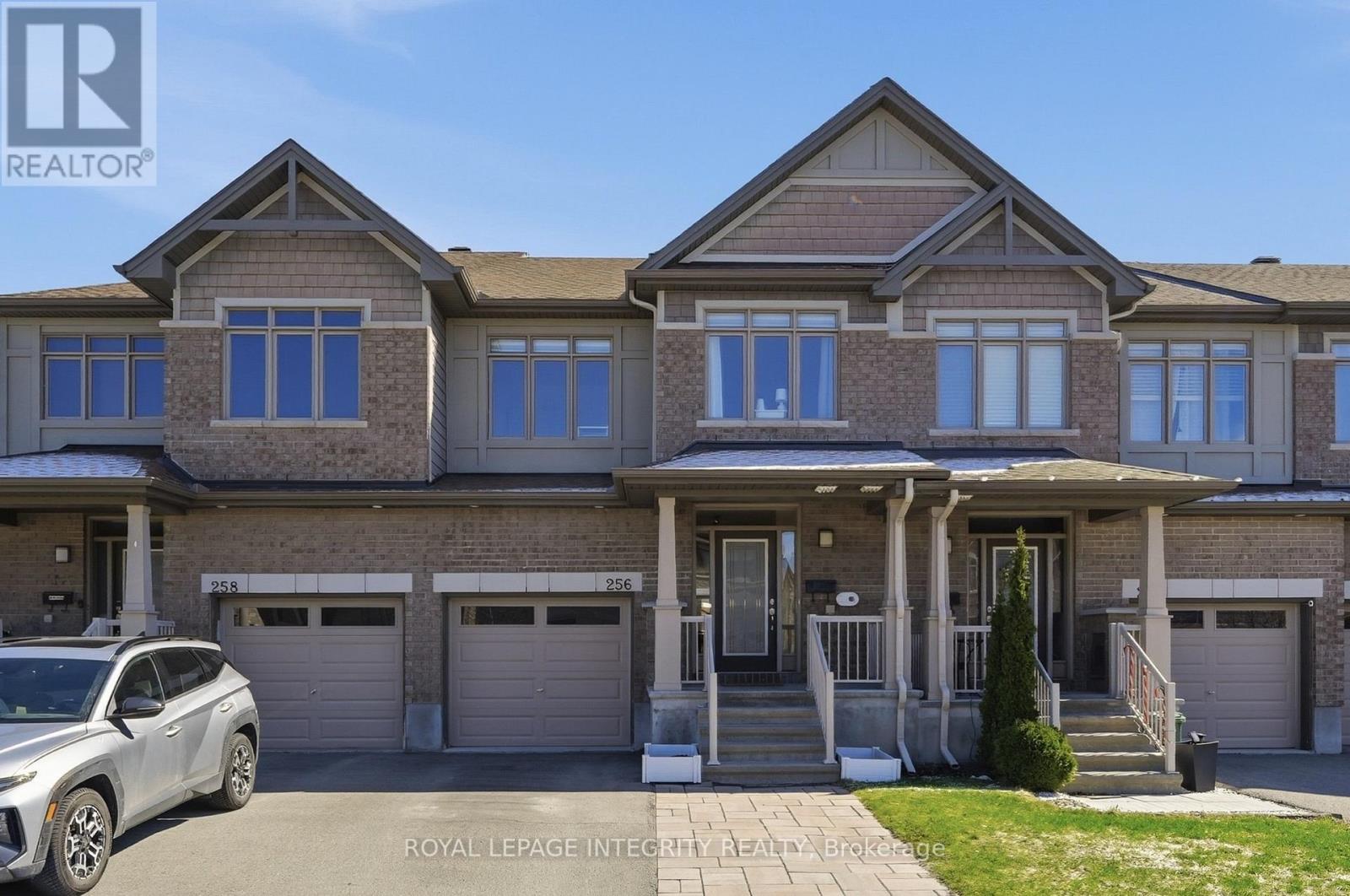 256 Gossamer Street, Ottawa, Ontario  K1W 0B2 - Photo 1 - X13752206
