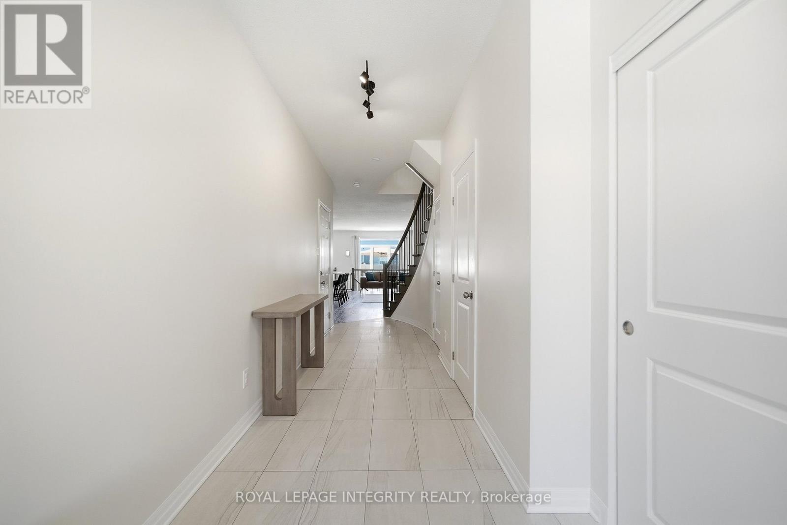 256 Gossamer Street, Ottawa, Ontario  K1W 0B2 - Photo 4 - X13752206