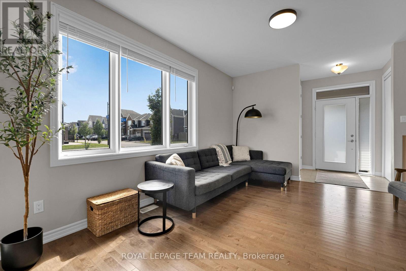 521 Loury Row, Ottawa, Ontario  K1W 0M7 - Photo 7 - X13752234