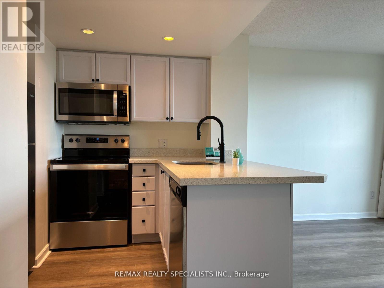 2203 - 8 PARK ROAD, Toronto, Ontario