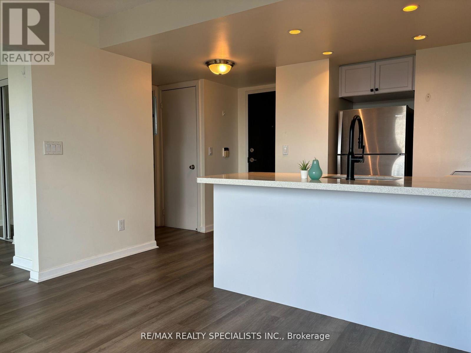 2203 - 8 Park Road, Toronto, Ontario  M4W 3S5 - Photo 2 - C13752130