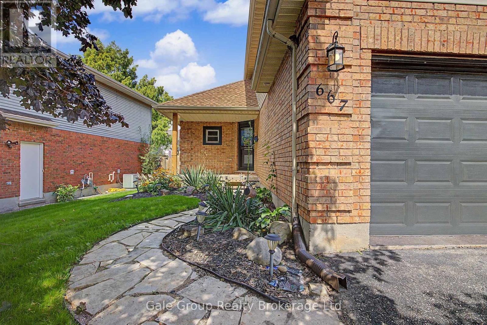 667 Springbank Avenue N, Woodstock, Ontario  N4T 1E3 - Photo 2 - X13752174